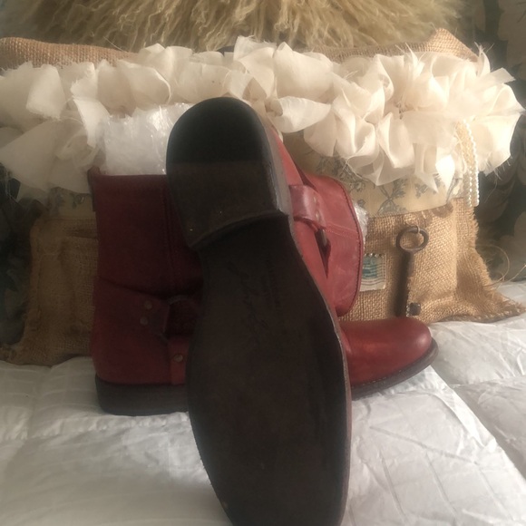 Frye Phillip Harness Ankle Boots .The color is burgundy. size 8 1/2 - Picture 4 of 10